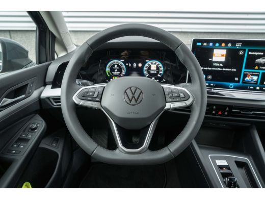 Volkswagen Golf Life Edition eHybrid | 'App-Connect' draadloze smartphone integratie | Achterbank in ongelijke de... ActivLease financial lease