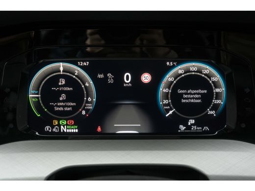 Volkswagen Golf Life Edition eHybrid | 'App-Connect' draadloze smartphone integratie | Achterbank in ongelijke de... ActivLease financial lease