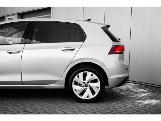 Volkswagen Golf Life Edition eHybrid | 'App-Connect' draadloze smartphone integratie | Achterbank in ongelijke de... ActivLease financial lease