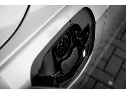 Volkswagen Golf Life Edition eHybrid | 'App-Connect' draadloze smartphone integratie | Achterbank in ongelijke de... ActivLease financial lease