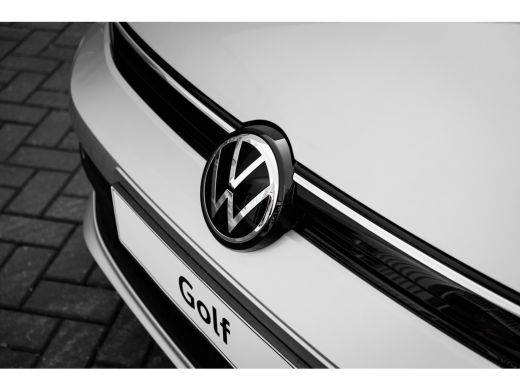 Volkswagen Golf Life Edition eHybrid | 'App-Connect' draadloze smartphone integratie | Achterbank in ongelijke de... ActivLease financial lease