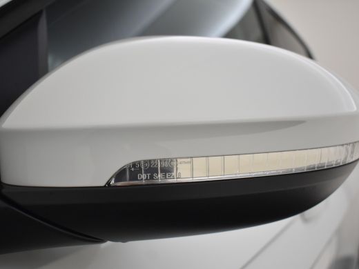 Volkswagen T-Cross Life Edition | Achterlichten LED | Afstandscontrolesysteem (Front Assist) | Airconditioning autom... ActivLease financial lease
