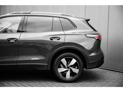 Volkswagen Tiguan Life Edition - eHybrid | 'App-Connect' draadloze smartphone integratie | Automatische afstandsreg... ActivLease financial lease