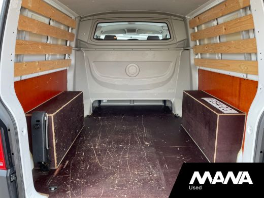 Volkswagen Transporter 2.0TDI L2H1 102PK DC Comfortline 5 Zits Airco Trekhaak ActivLease financial lease