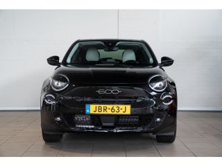 Fiat 600 1.2 Hybrid La Prima | Stoelverwarming | Camera | Navigatie | Parkeersensoren | Climate Controle |...