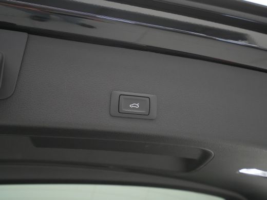 Audi Q8 e-tron 55 quattro S-Line Edition 115 kWh 408pk Panorama Navigatie Camera Matrix led 52 ActivLease financial lease