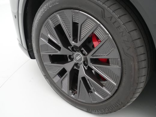 Audi Q8 e-tron 55 quattro S-Line Edition 115 kWh 408pk Panorama Navigatie Camera Matrix led 32 ActivLease financial lease