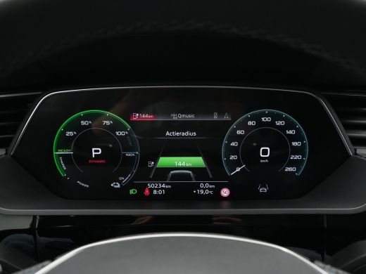 Audi Q8 e-tron 55 quattro S-Line Edition 115 kWh 408pk Panorama Navigatie Camera Matrix led 32 ActivLease financial lease