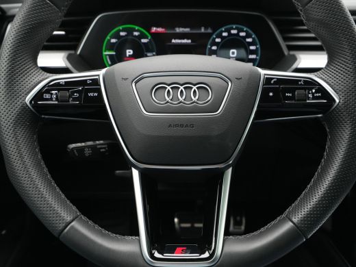Audi Q8 e-tron 55 quattro S-Line Edition 115 kWh 408pk Panorama Navigatie Camera Matrix led 52 ActivLease financial lease
