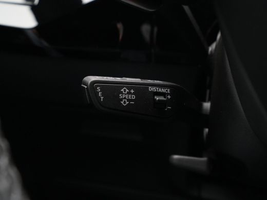 Audi Q8 e-tron 55 quattro S-Line Edition 115 kWh 408pk Panorama Navigatie Camera Matrix led 32 ActivLease financial lease