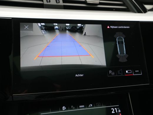 Audi Q8 e-tron 55 quattro S-Line Edition 115 kWh 408pk Panorama Navigatie Camera Matrix led 52 ActivLease financial lease