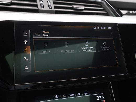 Audi Q8 e-tron 55 quattro S-Line Edition 115 kWh 408pk Panorama Navigatie Camera Matrix led 52 ActivLease financial lease