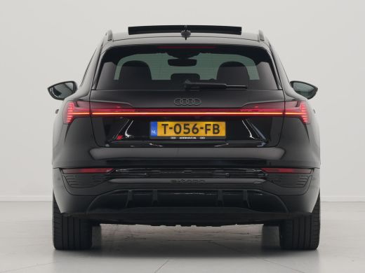 Audi Q8 e-tron 55 quattro S-Line Edition 115 kWh 408pk Panorama Navigatie Camera Matrix led 52 ActivLease financial lease