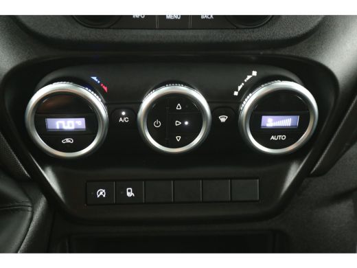 Iveco Daily 35S16V 157PK L3H2 | 3500KG Trekgew. | Airco | 3 Persoons | Parkeersensoren | ActivLease financial lease