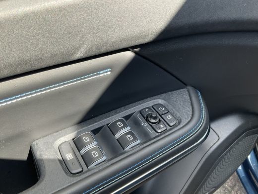 Lynk & Co 01 1.5 PHEV Pano 360° Cam Keyless Stoelverw Pano Carplay ActivLease financial lease