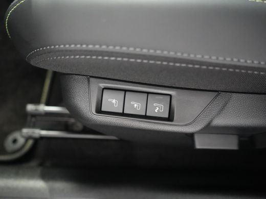 Peugeot 2008 1.2 PureTech 130 GT 360 Camera - Alcantara bekl. | Achterbank in delen neerklapbaar | Achteruitri... ActivLease financial lease