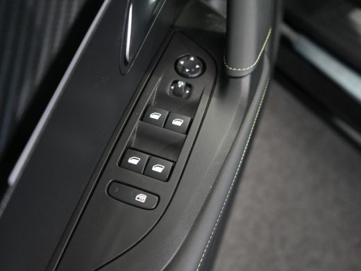 Peugeot 2008 1.2 PureTech 130 GT 360 Camera - Alcantara bekl. | Achterbank in delen neerklapbaar | Achteruitri... ActivLease financial lease