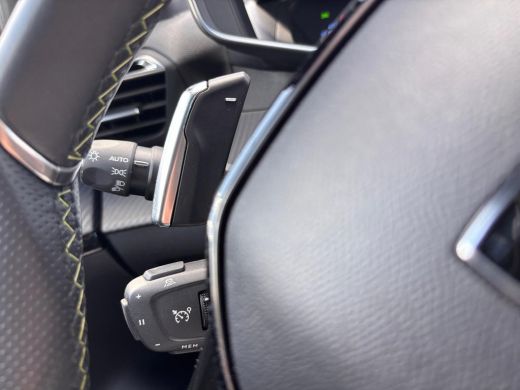 Peugeot 208 Hybrid 136PK e-DCS6 GT Automaat | Panoramadak | Sfeerverlichting | Camera V+A | Navigatie | Apple... ActivLease financial lease