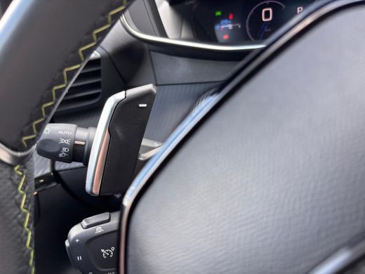 Peugeot 208 Hybrid 136PK e-DCS6 GT Automaat | Panoramadak | Sfeerverlichting | Camera V+A | Navigatie | Apple... ActivLease financial lease