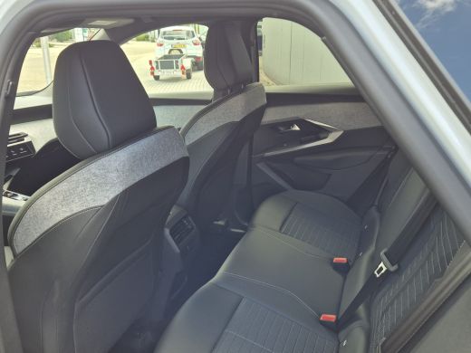 Peugeot 3008 1.2 Hybrid 136 Allure | AUTOMAAT | Rondomzicht Camera | 19 inch LMV | Rijstrooksensor met correct... ActivLease financial lease