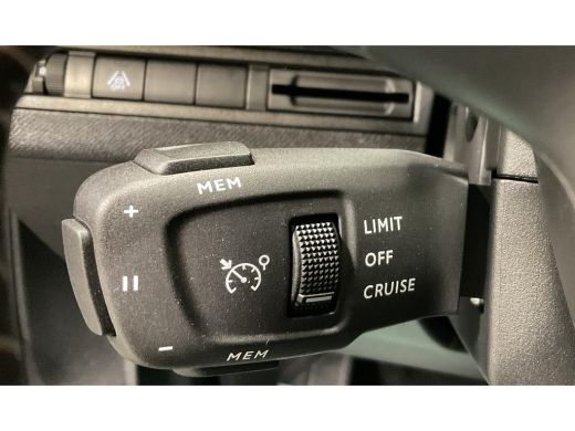 Peugeot 3008 1.2 PureTech Active Pack Camera | Stoelverwarming | Parkeersensoren | 17" Lichtmetaal | Digitaal ... ActivLease financial lease