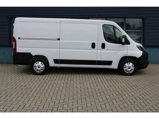 Peugeot Boxer L2H1 2.2 BlueHDi 120 PK LAADRUIMTE BETIMMERD | TREKHAAK | CAMERA | 5,9% RENTE! | LED KOPLAMPEN ActivLease financial lease