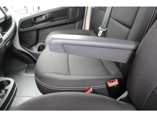 Peugeot Boxer L2H1 2.2 BlueHDi 120 PK LAADRUIMTE BETIMMERD | TREKHAAK | CAMERA | 5,9% RENTE! | LED KOPLAMPEN ActivLease financial lease