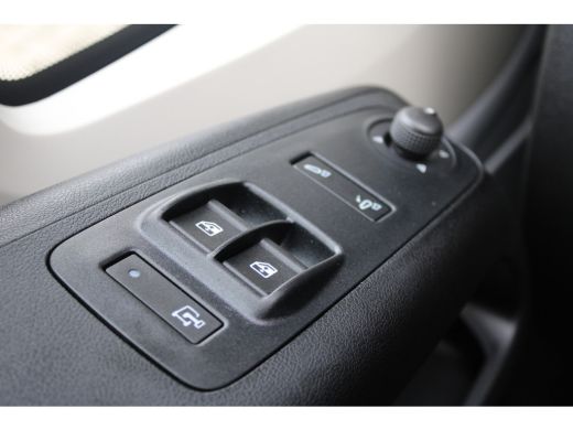 Peugeot Boxer L2H1 2.2 BlueHDi 120 PK LAADRUIMTE BETIMMERD | TREKHAAK | CAMERA | 5,9% RENTE! | LED KOPLAMPEN ActivLease financial lease