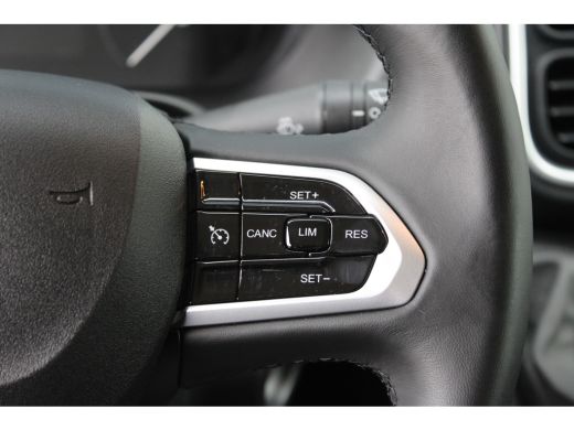 Peugeot Boxer L2H1 2.2 BlueHDi 120 PK LAADRUIMTE BETIMMERD | TREKHAAK | CAMERA | 5,9% RENTE! | LED KOPLAMPEN ActivLease financial lease