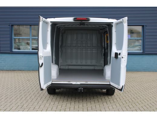 Peugeot Boxer L2H1 2.2 BlueHDi 120 PK LAADRUIMTE BETIMMERD | TREKHAAK | CAMERA | 5,9% RENTE! | LED KOPLAMPEN ActivLease financial lease