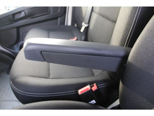 Peugeot Boxer L2H1 2.2 BlueHDi 120 PK LAADRUIMTE BETIMMERD | TREKHAAK | CAMERA | 5,9% RENTE! | LED KOPLAMPEN ActivLease financial lease