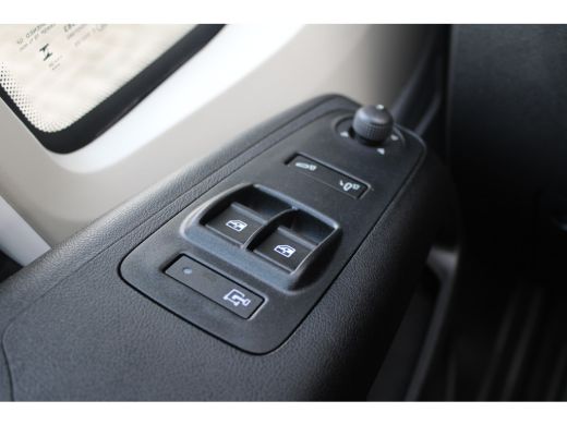 Peugeot Boxer L2H1 2.2 BlueHDi 120 PK LAADRUIMTE BETIMMERD | TREKHAAK | CAMERA | 5,9% RENTE! | LED KOPLAMPEN ActivLease financial lease