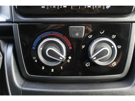 Peugeot Boxer L2H1 2.2 BlueHDi 120 PK LAADRUIMTE BETIMMERD | TREKHAAK | CAMERA | 5,9% RENTE! | LED KOPLAMPEN ActivLease financial lease