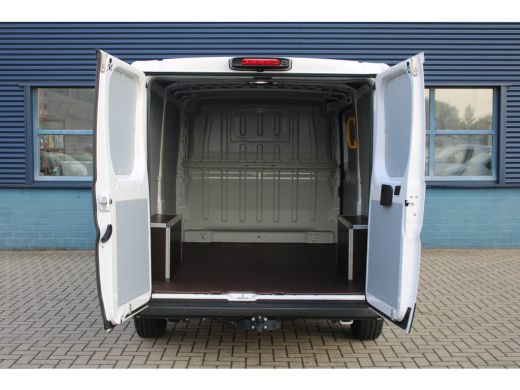 Peugeot Boxer L2H1 2.2 BlueHDi 120 PK LAADRUIMTE BETIMMERD | TREKHAAK | CAMERA | 5,9% RENTE! | LED KOPLAMPEN ActivLease financial lease