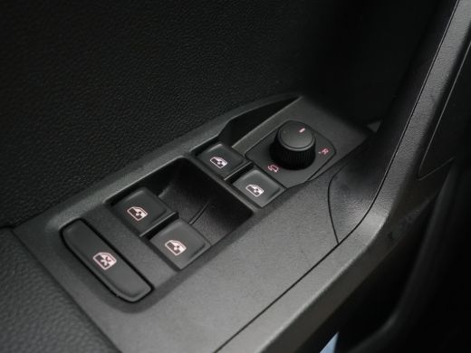 Seat Ibiza 1.0 TSI 95pk Style Clima Navigatie via App lm velgen Parkeersensors 83 ActivLease financial lease