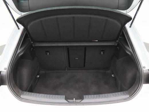 Seat Leon 1.5 TSi 150 Pk FR Business | Full LED | Adaptive Cruise | Trekhaak | Sensoren | Privacy Glass | N... ActivLease financial lease