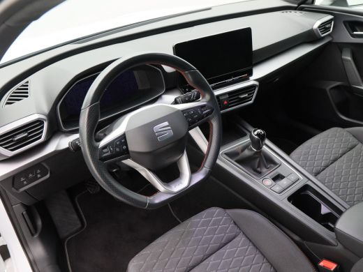 Seat Leon 1.5 TSi 150 Pk FR Business | Full LED | Adaptive Cruise | Trekhaak | Sensoren | Privacy Glass | N... ActivLease financial lease