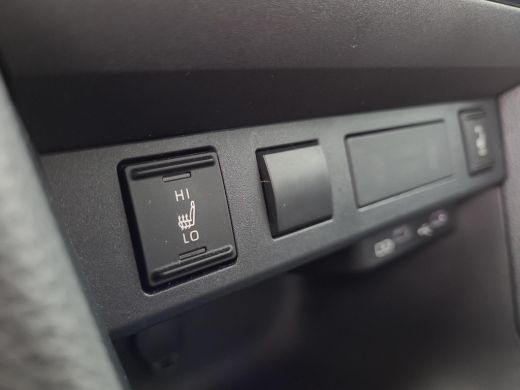 Toyota Yaris Cross 1.5 Hybrid 115 First Edition | Apple CarPlay | Parkeersensoren | Blindspot | Rijklaarprijs incl. ... ActivLease financial lease