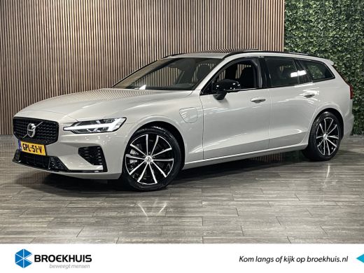 Volvo  V60 T6 AWD Recharge Plus Dark | Schuifdak | Trekhaak | 360° Camera | All Season banden | Harman Kardo...