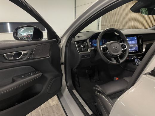 Volvo  V60 T6 AWD Recharge Plus Dark | Schuifdak | Trekhaak | 360° Camera | All Season banden | Harman Kardo... ActivLease financial lease