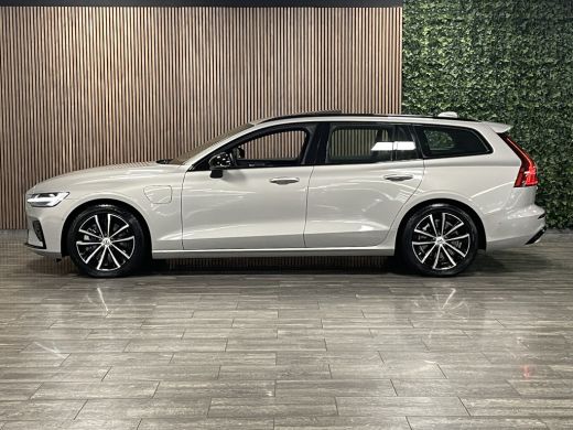 Volvo  V60 T6 AWD Recharge Plus Dark | Schuifdak | Trekhaak | 360° Camera | All Season banden | Harman Kardo... ActivLease financial lease