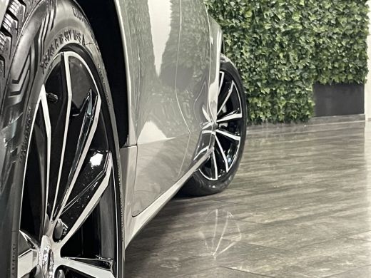 Volvo  V60 T6 AWD Recharge Plus Dark | Schuifdak | Trekhaak | 360° Camera | All Season banden | Harman Kardo... ActivLease financial lease
