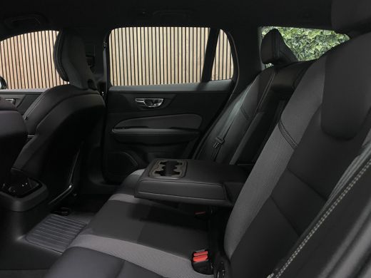 Volvo  V60 T6 AWD Recharge Plus Dark | Trekhaak | 360° Camera | Harman Kardon | Crystal White | Adaptieve Cr... ActivLease financial lease