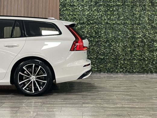 Volvo  V60 T6 AWD Recharge Plus Dark | Trekhaak | 360° Camera | Harman Kardon | Crystal White | Adaptieve Cr... ActivLease financial lease
