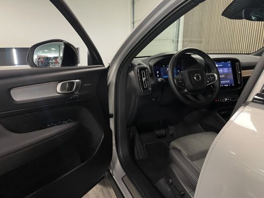 Volvo  XC40 B4 Plus Dark | Trekhaak | All Season banden | Harman Kardon | Bestuurdersstoel elektrisch geheuge... ActivLease financial lease