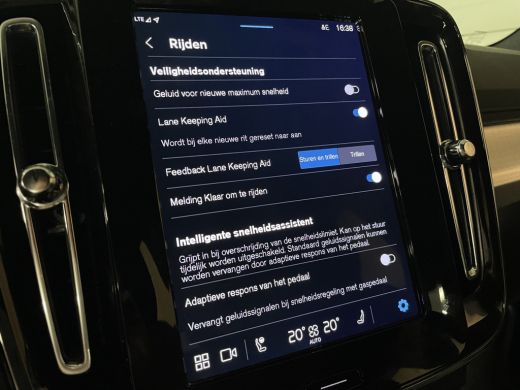 Volvo  XC40 B4 Plus Dark | Trekhaak | All Season banden | Harman Kardon | Bestuurdersstoel elektrisch geheuge... ActivLease financial lease