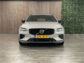 Volvo  V60 T6 AWD Recharge Plus Dark | Schuifdak | Trekhaak | 360° Camera | All Season banden | Harman Kardo...