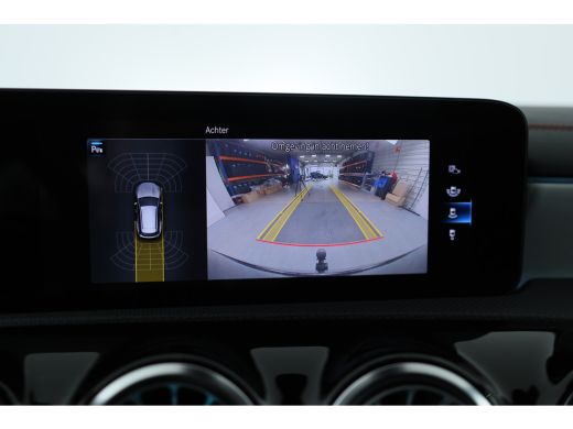 Mercedes-Benz CLA Shooting Brake 180 AMG Line | Wide-Screen | LED | Sportstoelen | Trekhaak | Sfeerverlichting | St... ActivLease financial lease