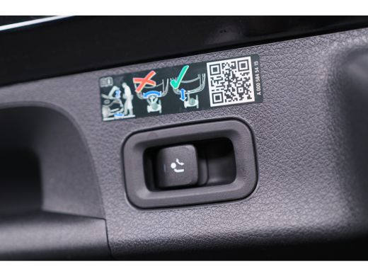 Mercedes-Benz CLA Shooting Brake 180 AMG Line | Wide-Screen | LED | Sportstoelen | Trekhaak | Sfeerverlichting | St... ActivLease financial lease