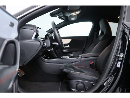 Mercedes-Benz CLA Shooting Brake 180 AMG Line | Wide-Screen | LED | Sportstoelen | Trekhaak | Sfeerverlichting | St... ActivLease financial lease